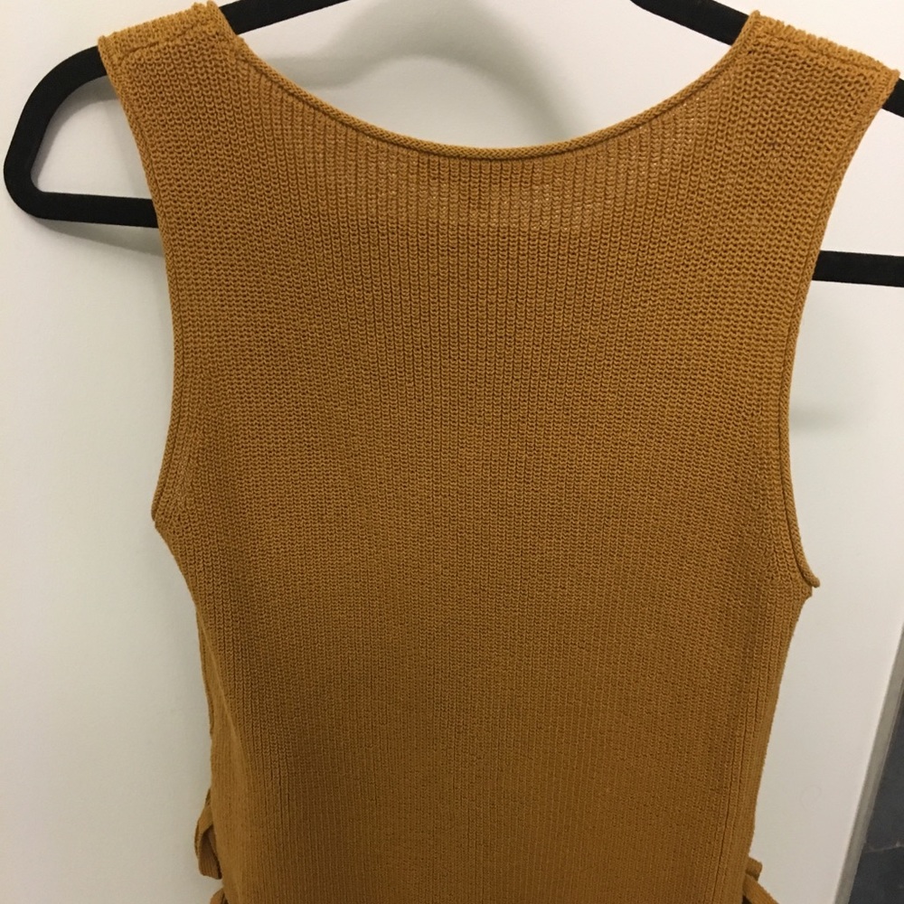 Sleeveless sweater top